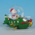 Natal decoração resina Natal globo de neve com boneco de neve figurine no avião